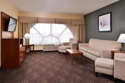 Holiday Inn Express Hotel & Suites West Chester an IHG Hotel - image 13