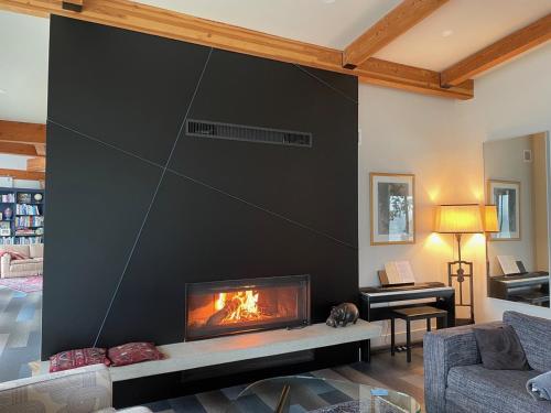 Cokely Cove Guesthouse - Oceanside Villa in Denman Island