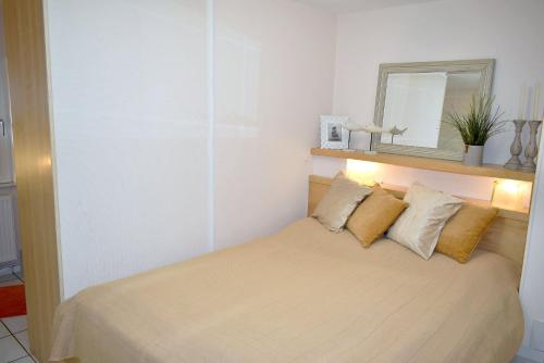 One-Bedroom Apartment with Shower image 10