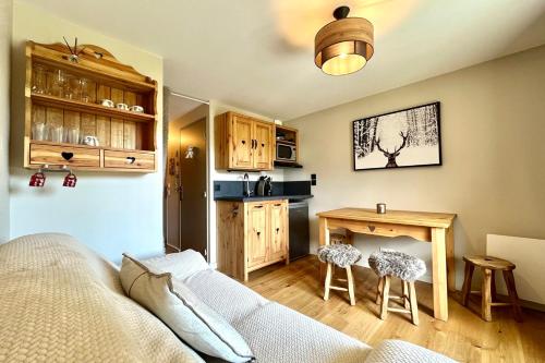 Apartment with balcony in Demi-Quartier, Demi-Quartier (foto 10)