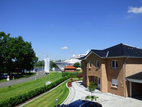 Villa Kanalblick, Schiffsdeck in Oldenbüttel, Deutschland