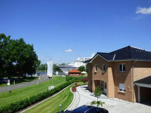 Villa Kanalblick, Schiffsdeck in Oldenbüttel, Deutschland