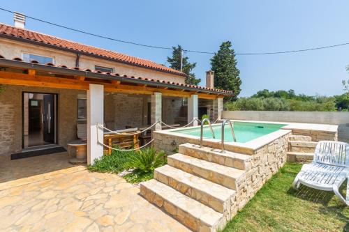 Villa Alina with Pool in Savudrija
