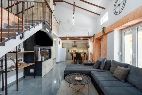 Villa Alina with Pool in Savudrija