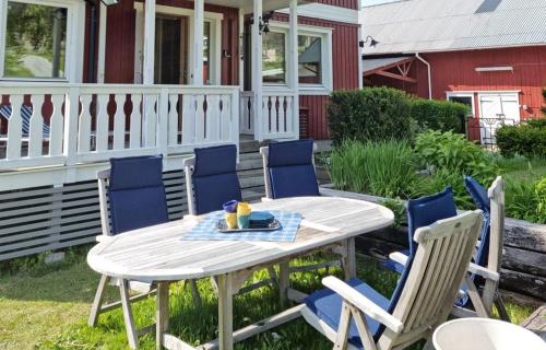 Spacious holiday home near Halleviksstrand, perfect for families in Halleviksstrand