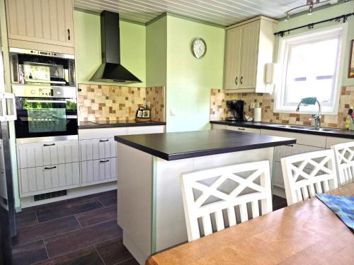 Spacious holiday home near Halleviksstrand, perfect for families in Halleviksstrand
