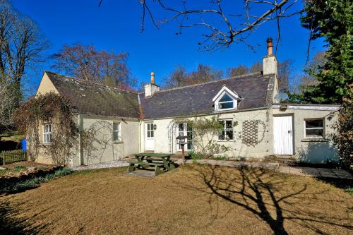 . Finest Retreats - Corrennie School Cottage
