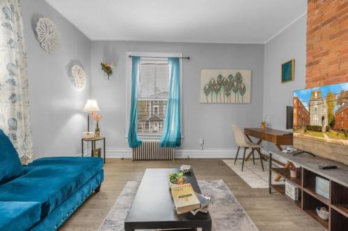 City Charm Walk to Trinity & Hospital with Parking in Egyéb