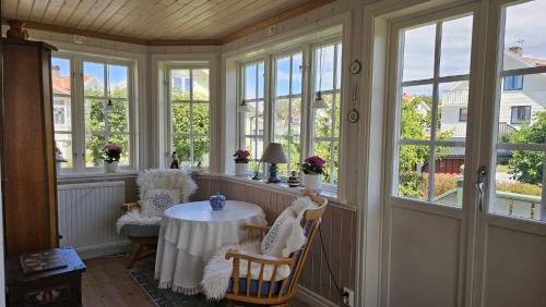 West Coast house 50m from the harbor in Edshultshall in Halleviksstrand
