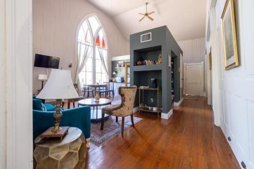 6 bedrooms, 9 beds