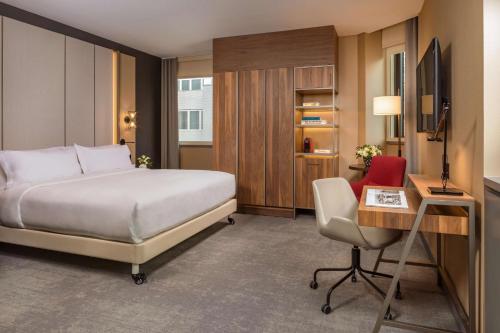 Premium Double or Twin Room with City View image 3