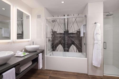 room detail thumbnail 2