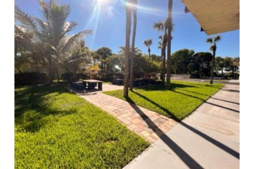 Travelodge by Wyndham Riviera Beach/West Palm - image 7