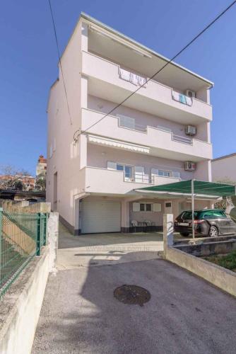 Apartment in Okrug Gornji 45754 – khách sạn tại Okrug Donji