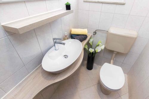 Apartment in Grebastica 7033 - image 3