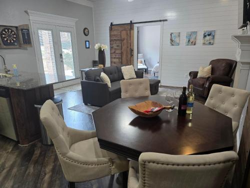 Exquisite Country Guest House with POOL, HOT TUB & HUGE GAZEBO in Seagoville, USA