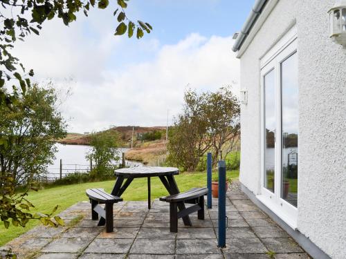 Зовнішній вигляд готелю, The Boat House in Carinish
