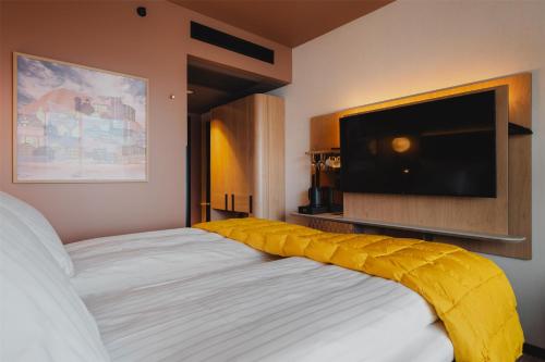 Standard Queen Room image 1