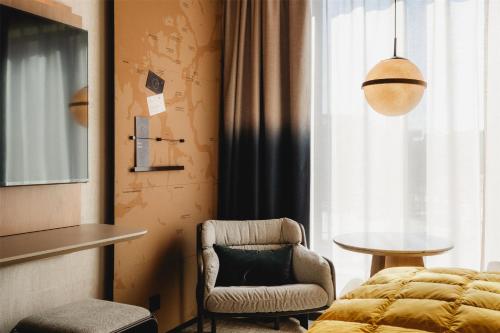 Superior King Room image 4