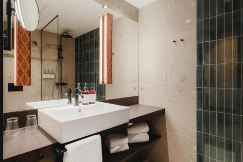 Standard Queen Room image 2