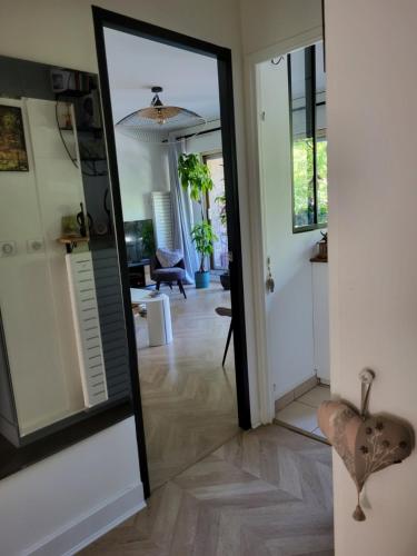 Entré, Une chambre au calme - Réservée aux femmes (Une chambre au calme - Reservee aux femmes) in Saint Mande