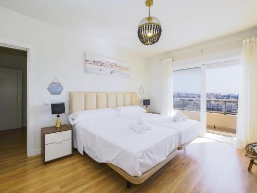 Cubo's Apartment Ronda del Golf Seaview & Parking - image 4
