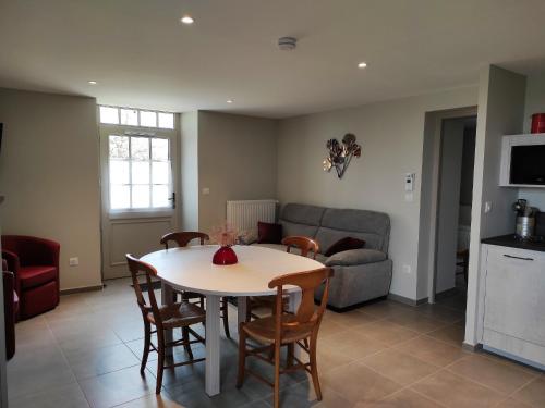 Gîte restauré avec parc et jeux, idéal pour familles - FR-1-586-65 (Gite restaure avec parc et jeux, ideal pour familles - FR-1-586-65) in Bruere-Allichamps