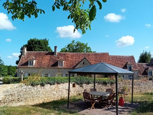 Location spacieuse dans ancien prieuré restauré - FR-1-586-66 (Location spacieuse dans ancien prieure restaure - FR-1-586-66) in Bruere-Allichamps