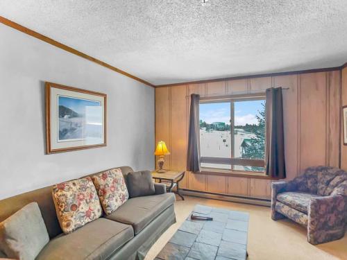 Top of the World 213 Ski In Out EZ park ECONOMY in Snowshoe (WV)