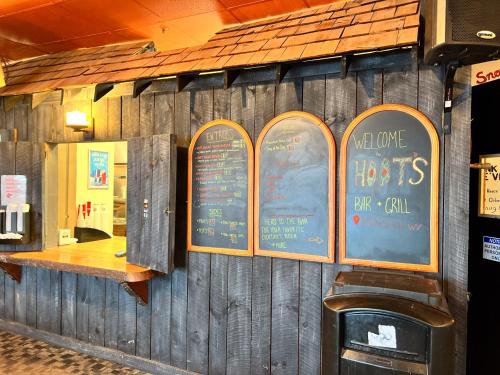 Exterior view, Top of the World 213 Ski In Out EZ park ECONOMY in Snowshoe (WV)