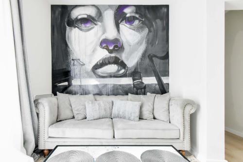 2 Private Suits - Art, Location, Quiet, Balconies, София (фото 8)