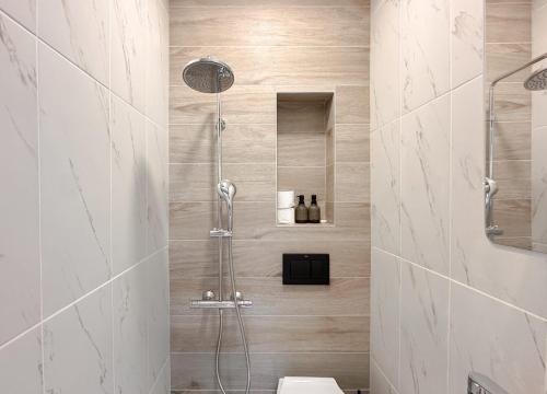 2 Private Suits - Art, Location, Quiet, Balconies, София (фото 7)