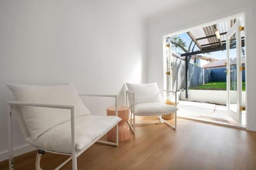 Light-Filled Designer Apartment in Croydon - main image
