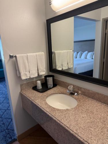 La Quinta by Wyndham Columbia - image 2