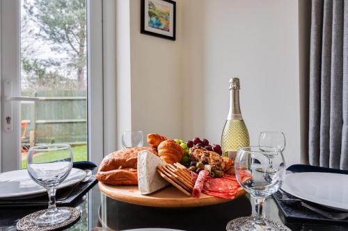Létesítmények, Winslow House - Walking Distance to the High Street - Driveway Parking, Fast WiFi, Smart TV and Self in Winslow