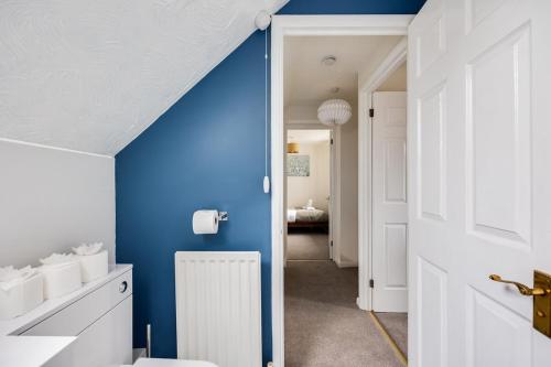 Fürdőszoba, Winslow House - Walking Distance to the High Street - Driveway Parking, Fast WiFi, Smart TV and Self in Winslow