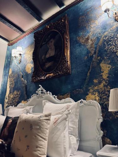 Conacul Coroanei Luxury Boutique Hotel - image 10