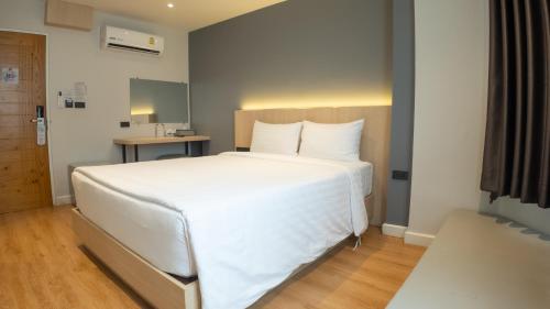 V1 boutique hotel Room Type - Deluxe Queen Room