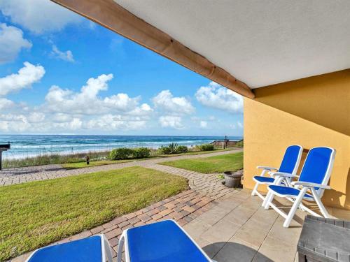 Ground-Floor Gem! Beachfront Views, Pool! Beach Service!