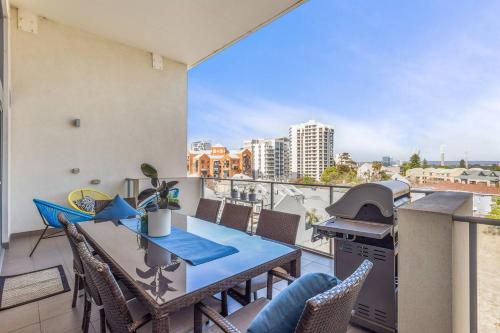 Quiet City Luxury 3br Top-floor With Skylineview - South Perth