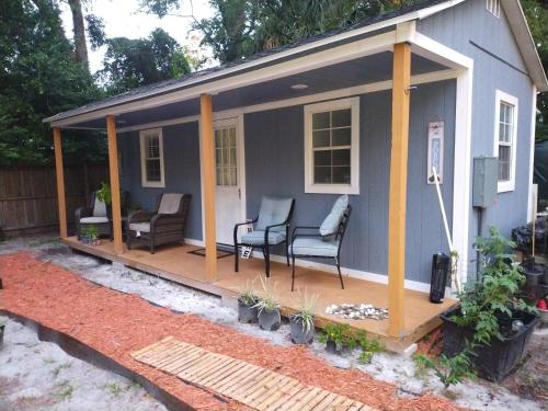 Ranch style tiny home retreat Near Downtown Orlando