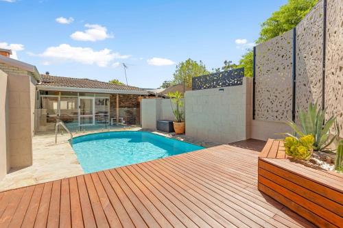 Tropical Zen Stylish Beach-Inspired Home w Pool – khách sạn tại Mount Lawley