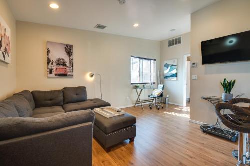 6 Mi to Griffith Park Apt in Los Angeles with Yard!, Los Angeles