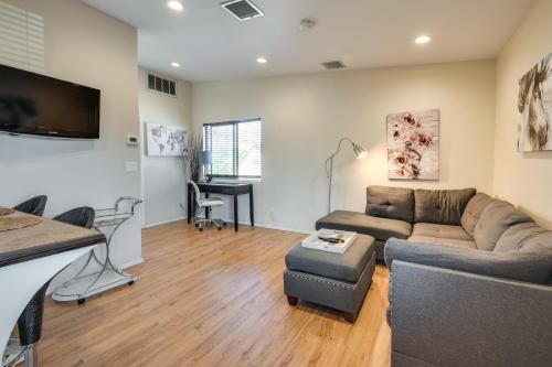 8 Mi to Dtwn Los Angeles Apt with Shared Yard!