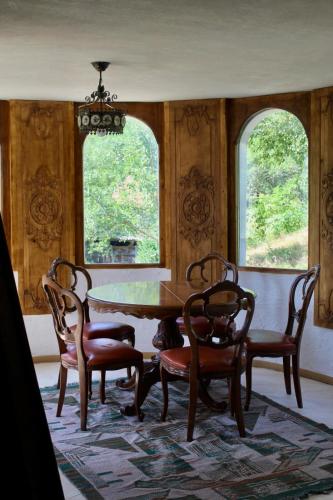 Conăcel între Vulcani (Conacel intre Vulcani) in Berca