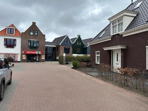 Logies en koffie achter de diek in Texel