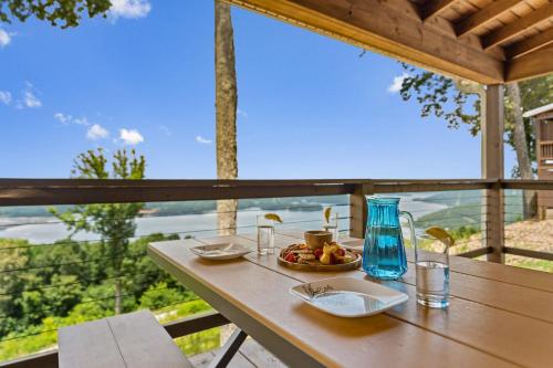 Wood Haven Cabin with a hot tub fire pit & indoor pool in Kimball (TN)