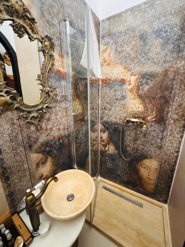 Conacul Coroanei Luxury Boutique Hotel - image 4