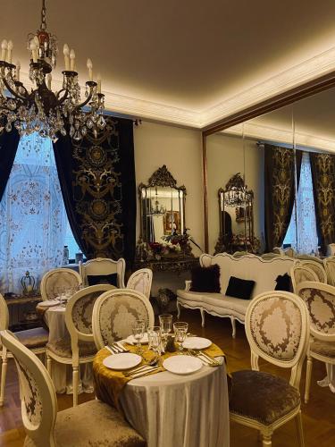 Conacul Coroanei Luxury Boutique Hotel - main image