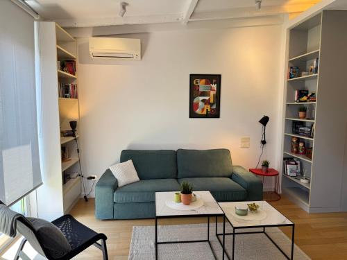 Aleks Modern Flat - Central